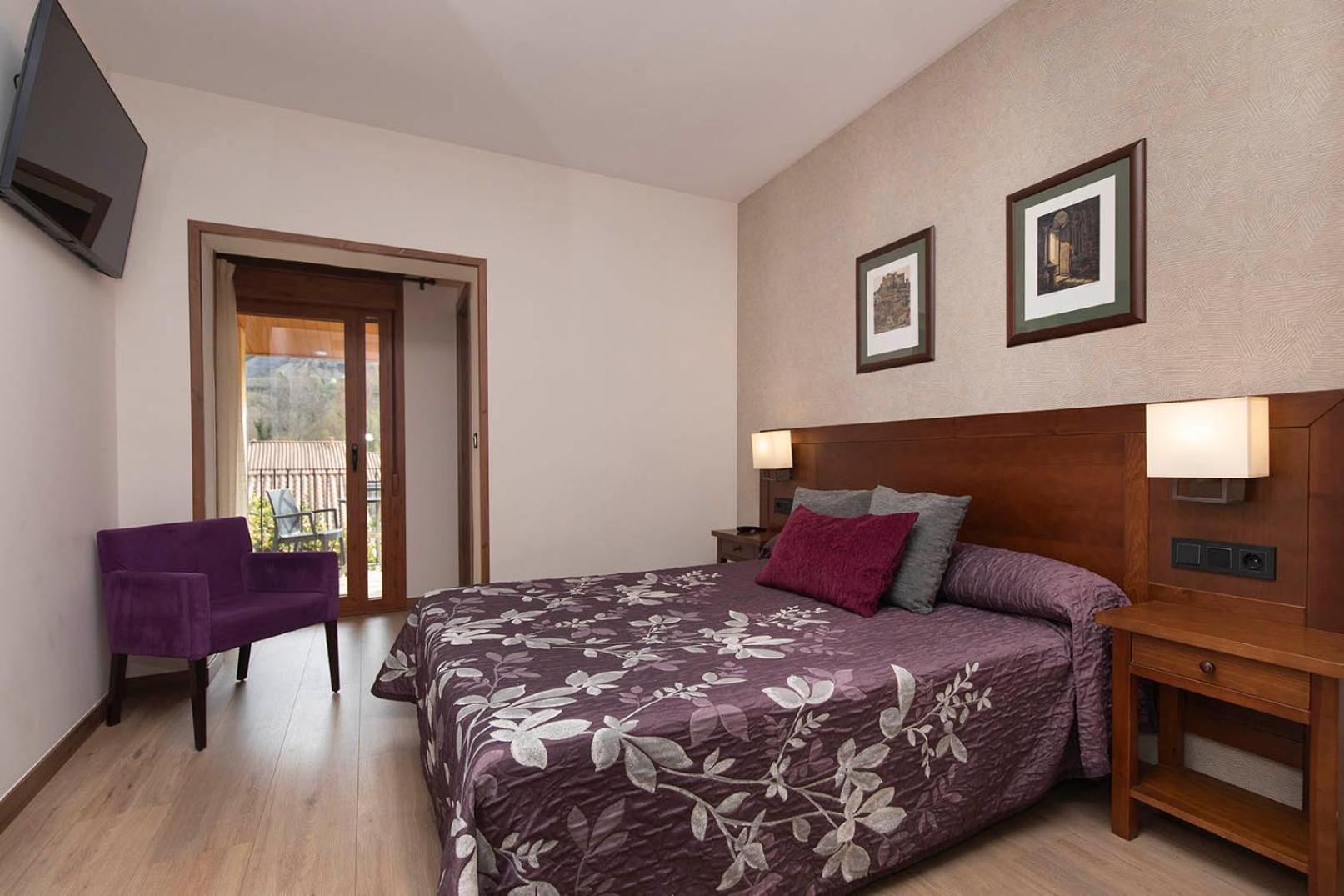Hotel Cinca Escalona Buitenkant foto
