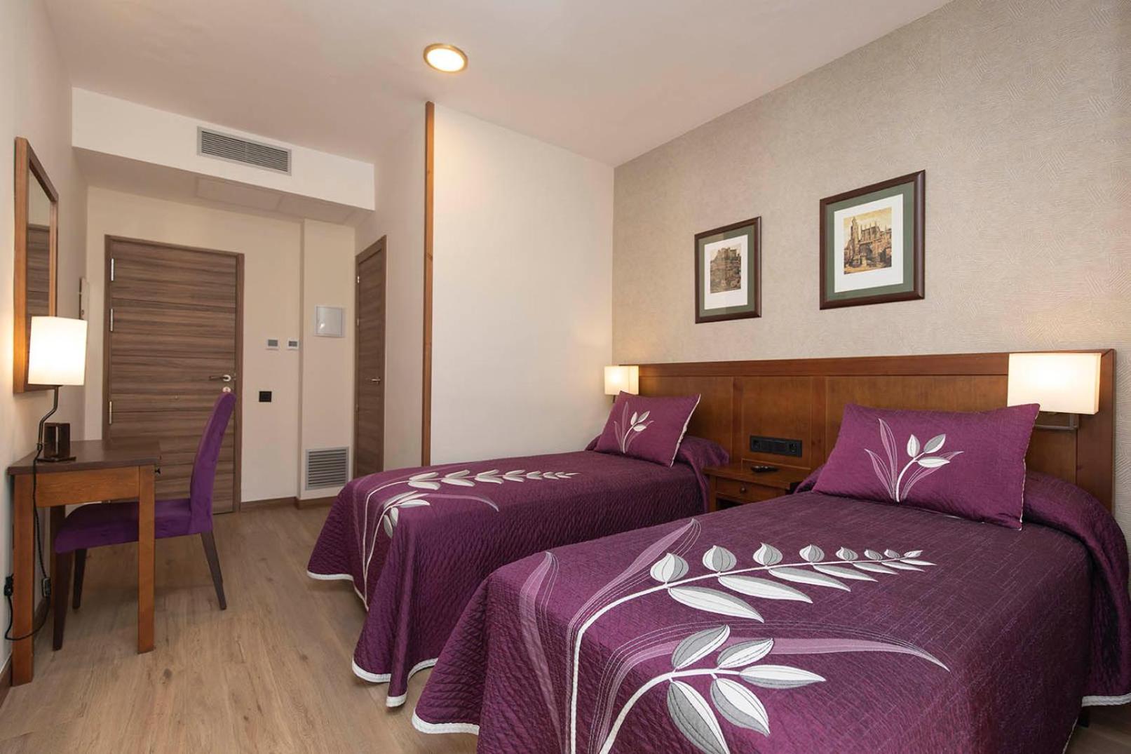 Hotel Cinca Escalona Buitenkant foto